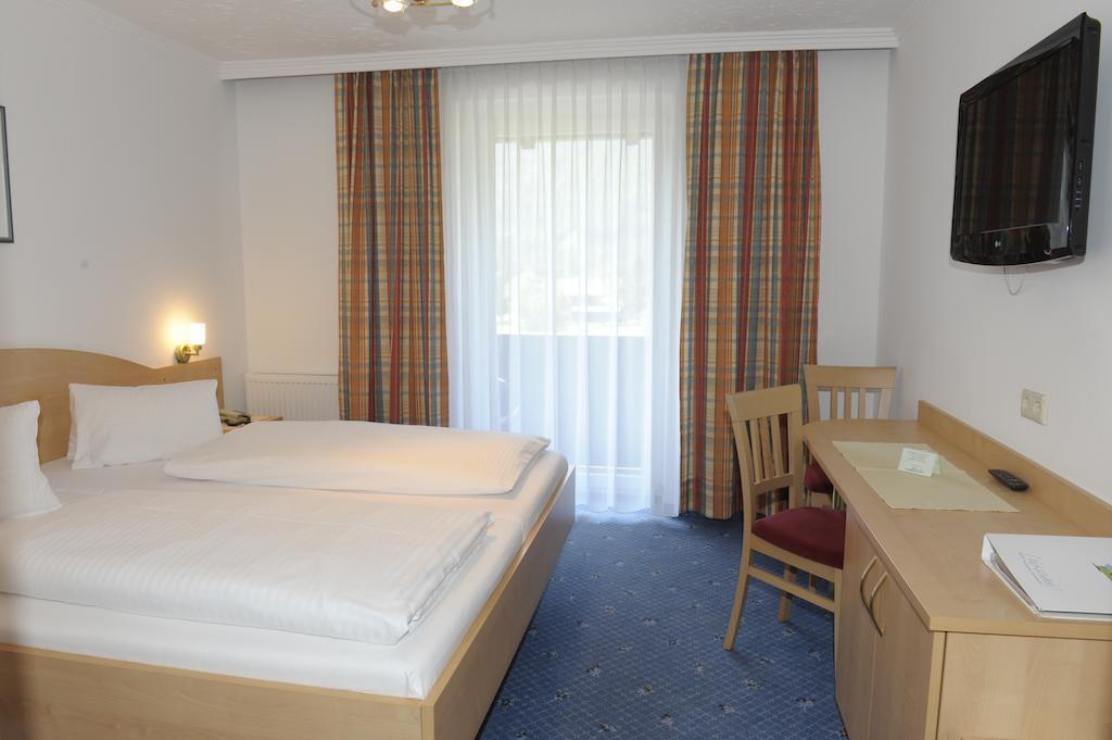 Landhotel Stofflerwirt Sankt Michael im Lungau Szoba fotó